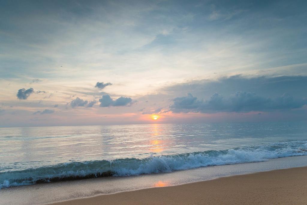 Luxury Oceanfront_Pool Access Apartment Mai Khao Bagian luar foto